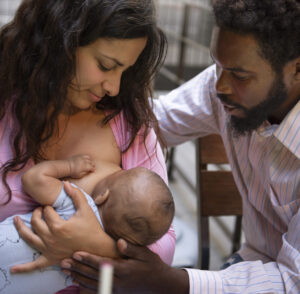 Allaitement de bébé durant les premiers mois après la naissance